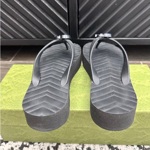 GUCCI Marmont GG Rubber Flip Flops Size 37 NEW IN BOX - Picture 4 of 7